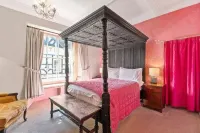 The Ancient Gatehouse & Rugantino Restaurant Hotels in Wells