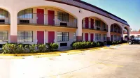 Days Inn & Suites by Wyndham Starkville فنادق في Starkville