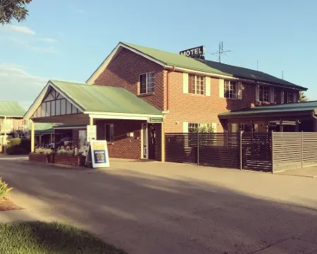 The Crossing Motel Hotels in Junee