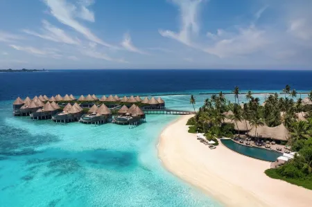 The Nautilus Maldives Отели в г. Hirundoo