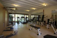 Billionaire Beach Front Apartments - С тренажерным залом