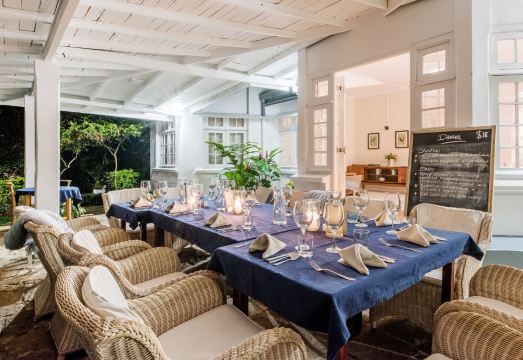 애시번햄의 야외 식사 풍경