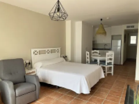 Apartahotel Vistamar San José ニハルのホテル