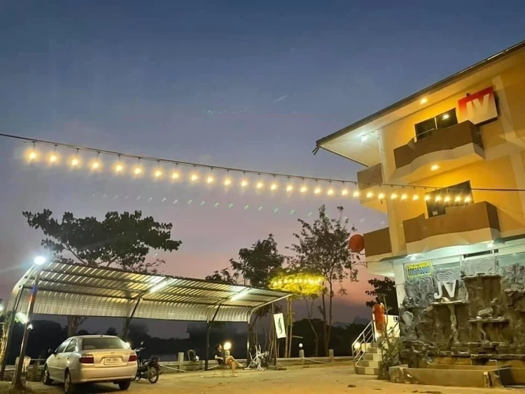 รูปภาพของเจวี เพลส