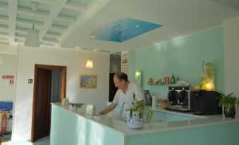 Larus Hotel