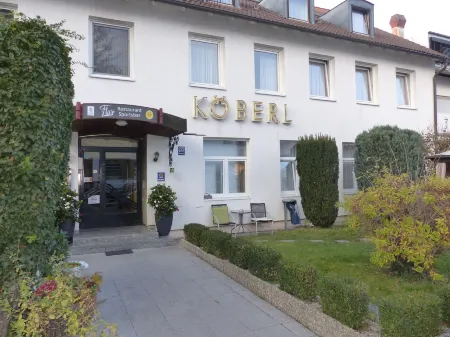 Hotel Pension Köberl Отели в г. Грефельфинг