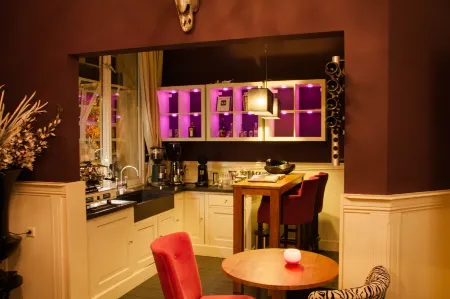 Huis Van Bewaring Отели в г. Westerhaar-Vriezenv Wijk