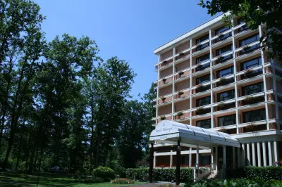 Le Grand Monarque Các khách sạn ở Vert-Saint-Denis