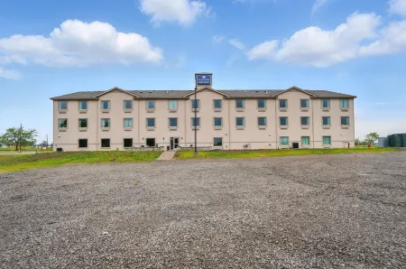 Cobblestone Hotel & Suites-RussellsPoint Отели в г. Расселлс Пойнт