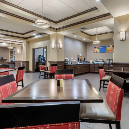 Comfort Inn & Suites North Little Rock McCain Mall Отели в г. Норт-Литл-Рок