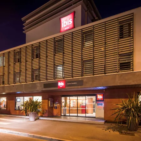 Ibis Cannes Mandelieu Отели рядом с достопримечательностью «Пляж Миди»