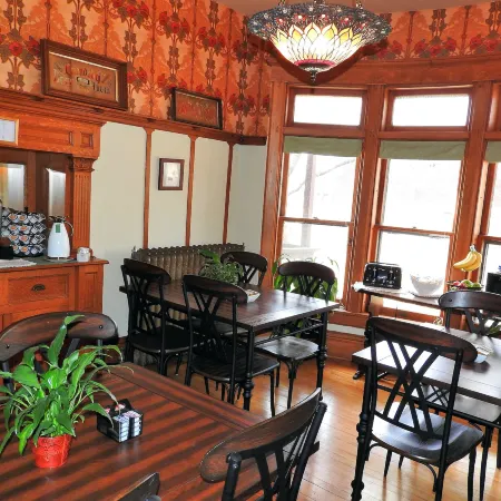 Champaign Garden Inn