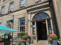 Tigerlily Hotels near قاعة أوشر