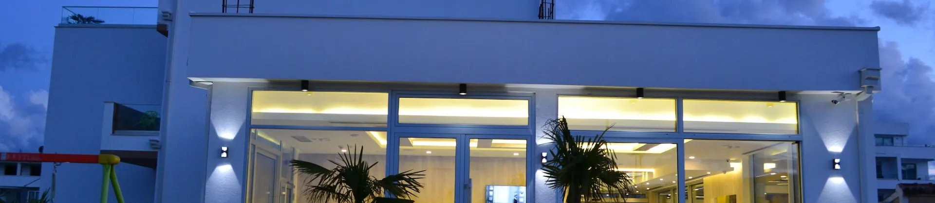 Khách sạn cao cấp