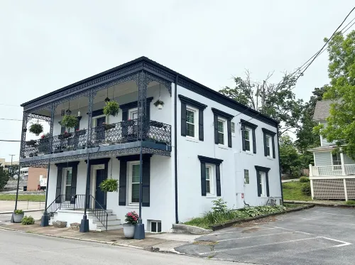 New Orleans inspired 2bed/2bath in the heart of Historic District Sweetwater