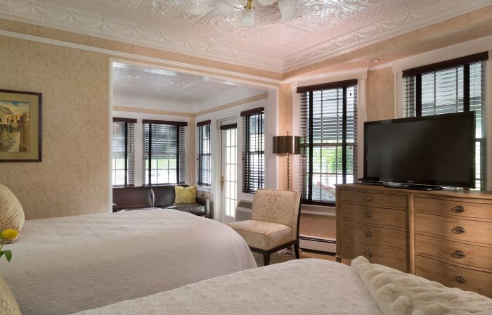 Chateau Inn and Suites