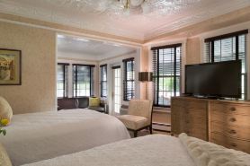 Chateau Inn and Suites