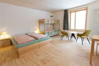 St. Moritz Youth Hostel Отели в г. 