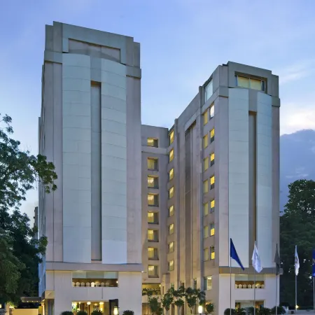 Fortune Park, Ahmedabad - Member ITC Hotels' Group Отели рядом с достопримечательностью «Торговый центр Alpha One»