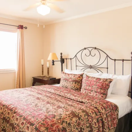 Vineyard Court Designer Suites Hotel