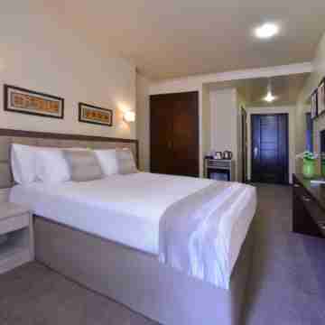 Minotel Barsam Suites Rooms