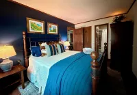 Outdoor Movie Theater/Storybook Chalet Beech Mtn/Vibrant Autumn Colors/Hot Tub