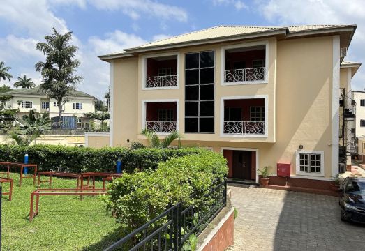 DWELL LUXURY APARTMENTS - Housity