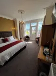 Queenswood Hotel - parking