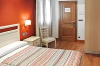 Hostal y Albergue Haizea - Hostel Hotels in Auñamendi