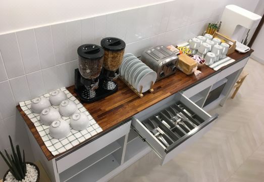 화담여관 내부의 편안한 휴게 공간