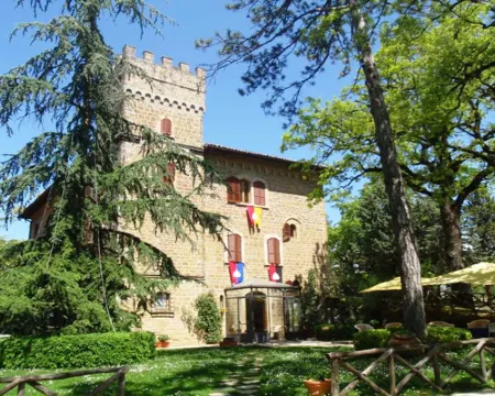 カステッロ コルテヴェッキオ グッビオのホテル