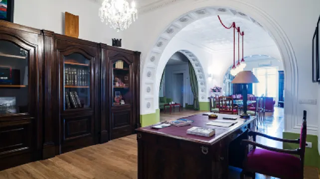 Donna Giulia, Luxury House