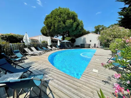 La Villa - Hôtel Bien Être Отели в г. Арс-ан-Ре