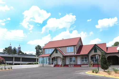 Best Court - Inns