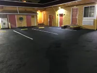 Harris Motel - parking