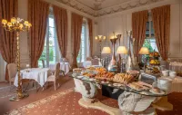 Chateau de Rochecotte Hotels in Restigne