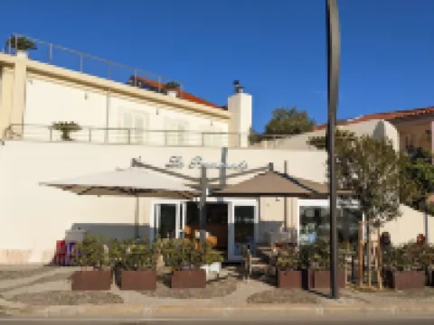 La Promenade Rooms & Suites