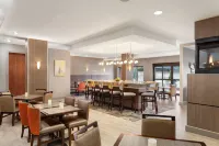 Hampton Inn & Suites Denver-Cherry Creek فنادق في غليندال