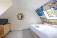 Charming House with Garden in Residence with Pool - 3-Star
