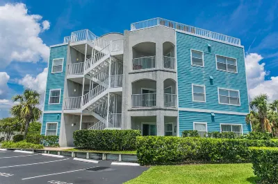 Seaside Haven Stylish Condo 3 Pools New Rental