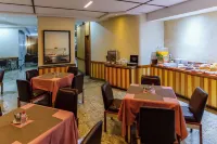 Carillon Plaza Hotel - parkir