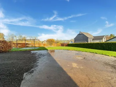 Holiday Home in Léglise with Garden Hotels in 