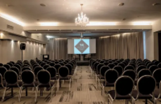 廣場里爾套房酒店