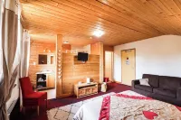 Domaine de l'Adoux Hotels in Chorges