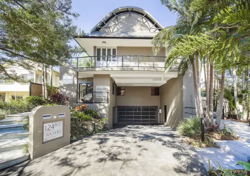 Julians Apartments Hotels in Byron Bay