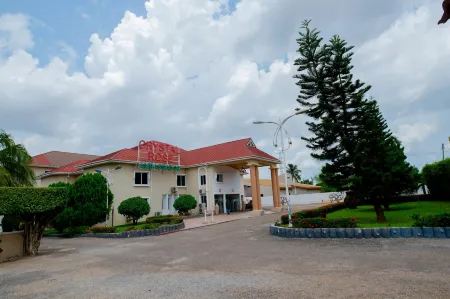 Crystal Rose Ambassador Hotel Отели в г. Botsomtwe