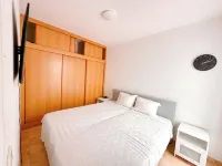 2Bed Apt Sleeps 4 - Parking Patio Wifi - Condos