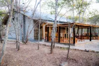 Rustic Luxury Farm Cabin Located in Hwedza - 2031 - Wifi