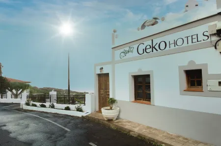 Geko Hotels Отели рядом с достопримечательностью «Playa del Verodal»