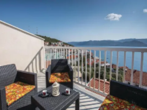 Apartment Sutalo with Hot Tub